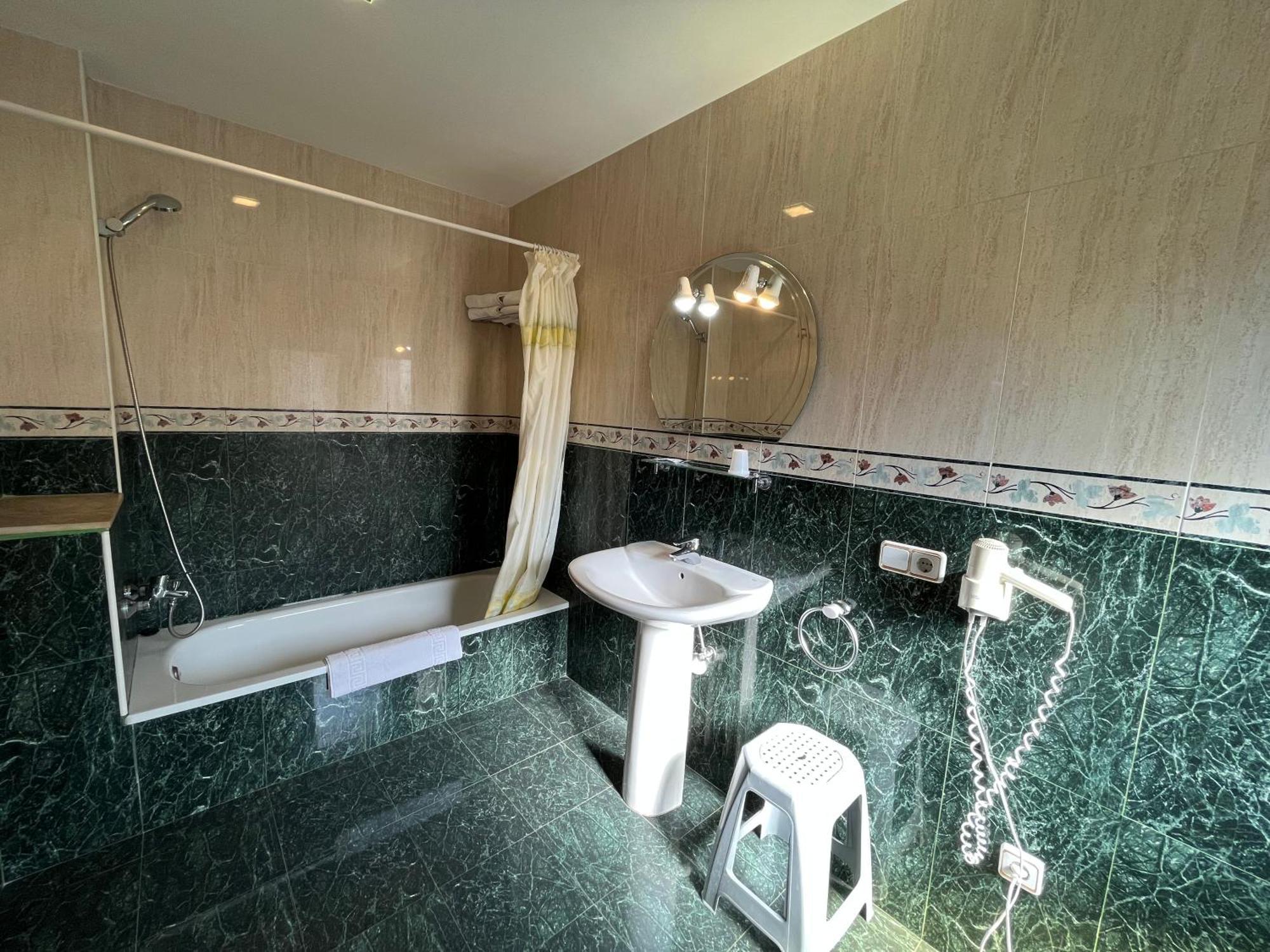 Hostal Tarres Anglés Δωμάτιο φωτογραφία