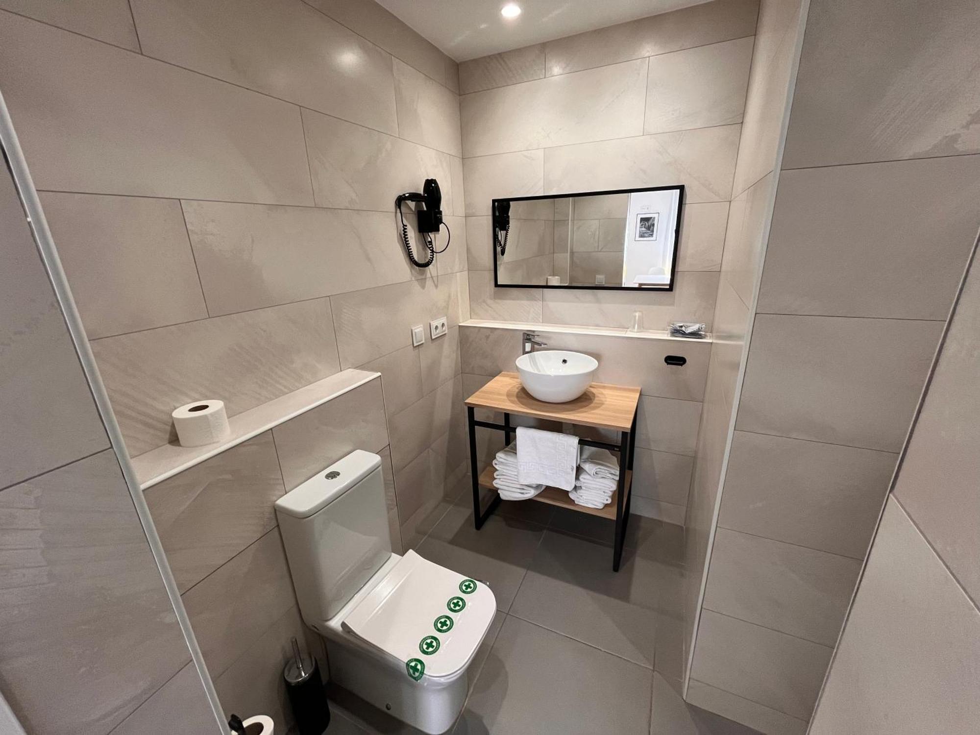 Hostal Tarres Anglés Εξωτερικό φωτογραφία