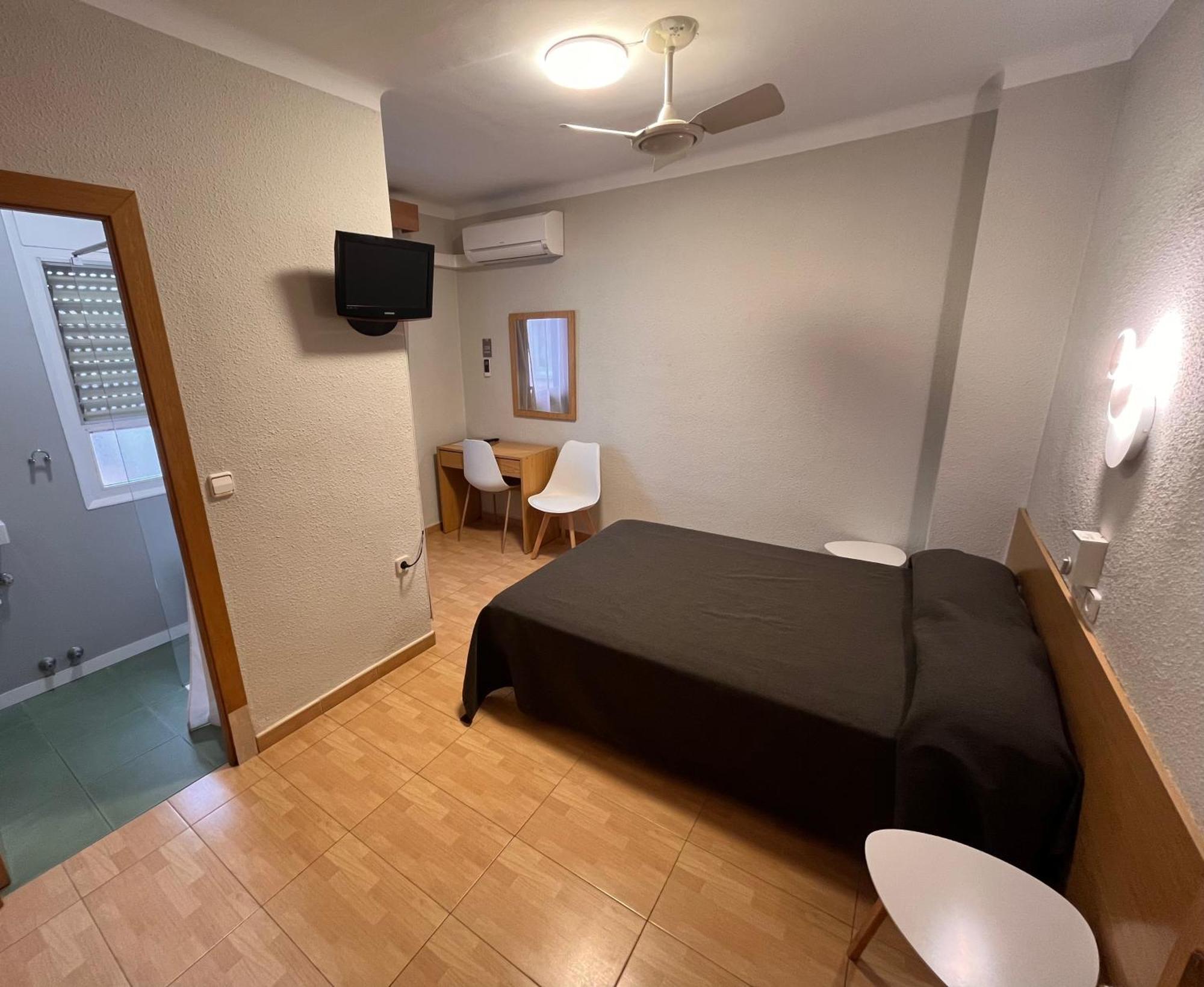 Hostal Tarres Anglés Εξωτερικό φωτογραφία