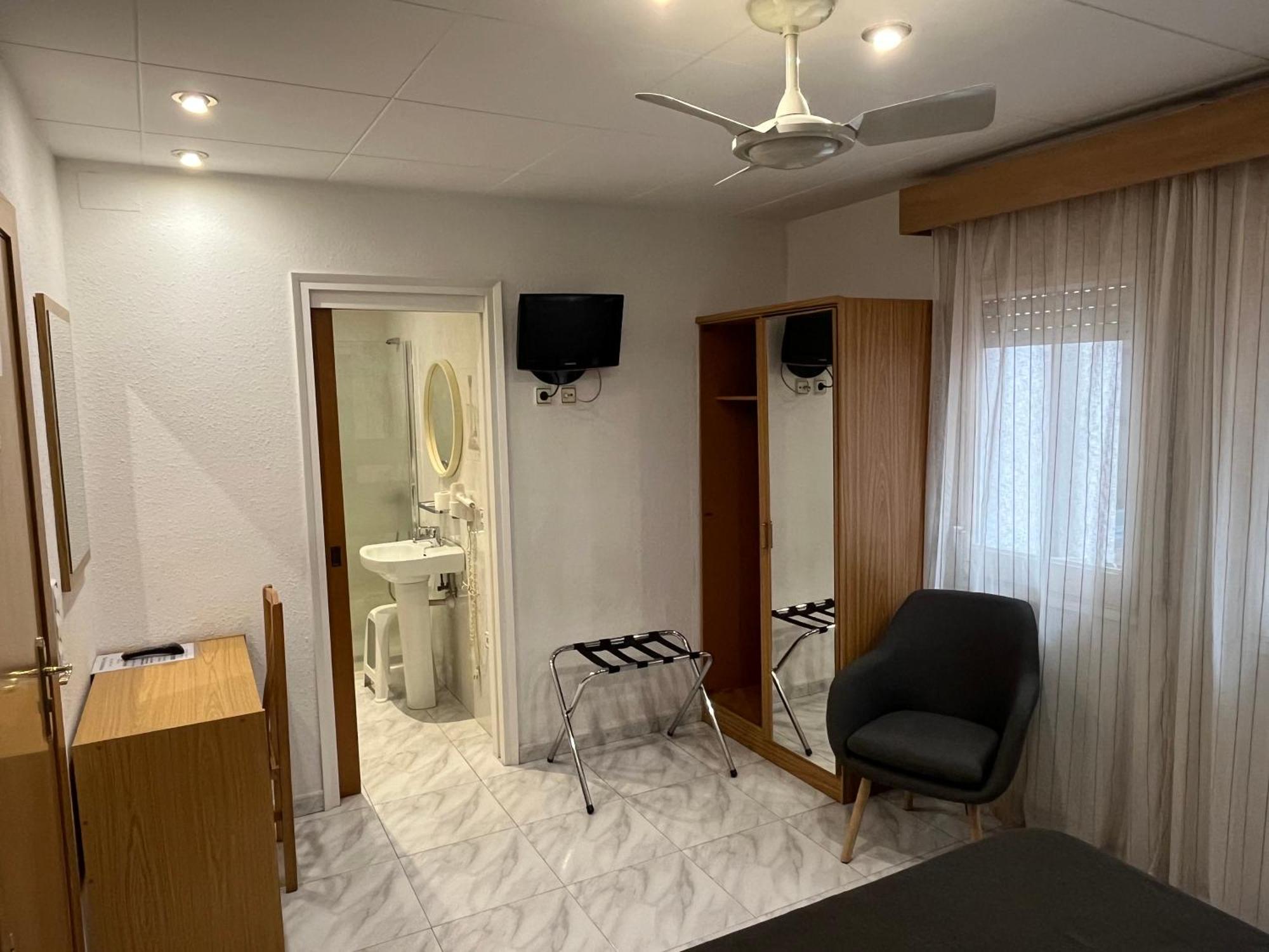 Hostal Tarres Anglés Δωμάτιο φωτογραφία