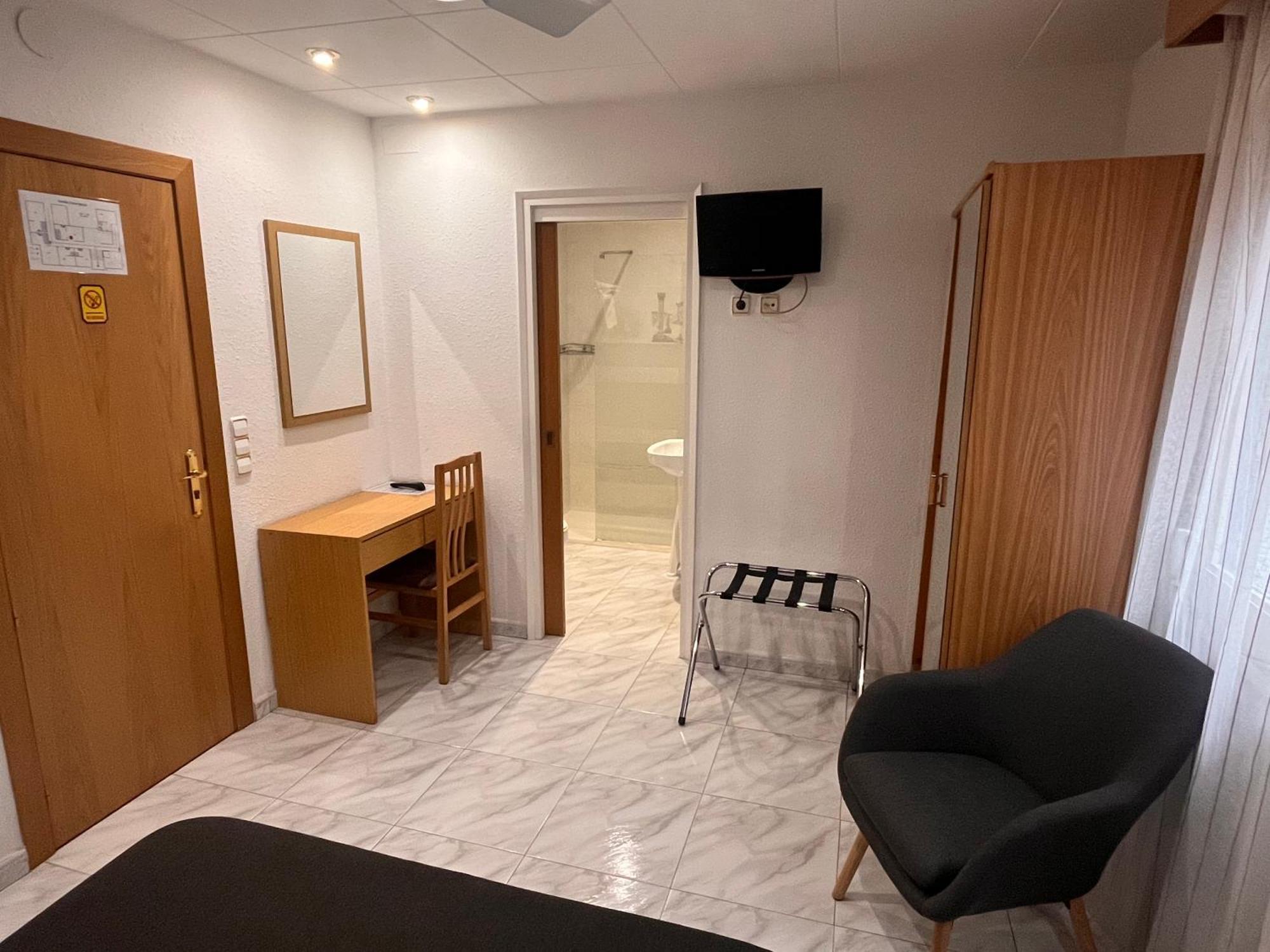 Hostal Tarres Anglés Εξωτερικό φωτογραφία