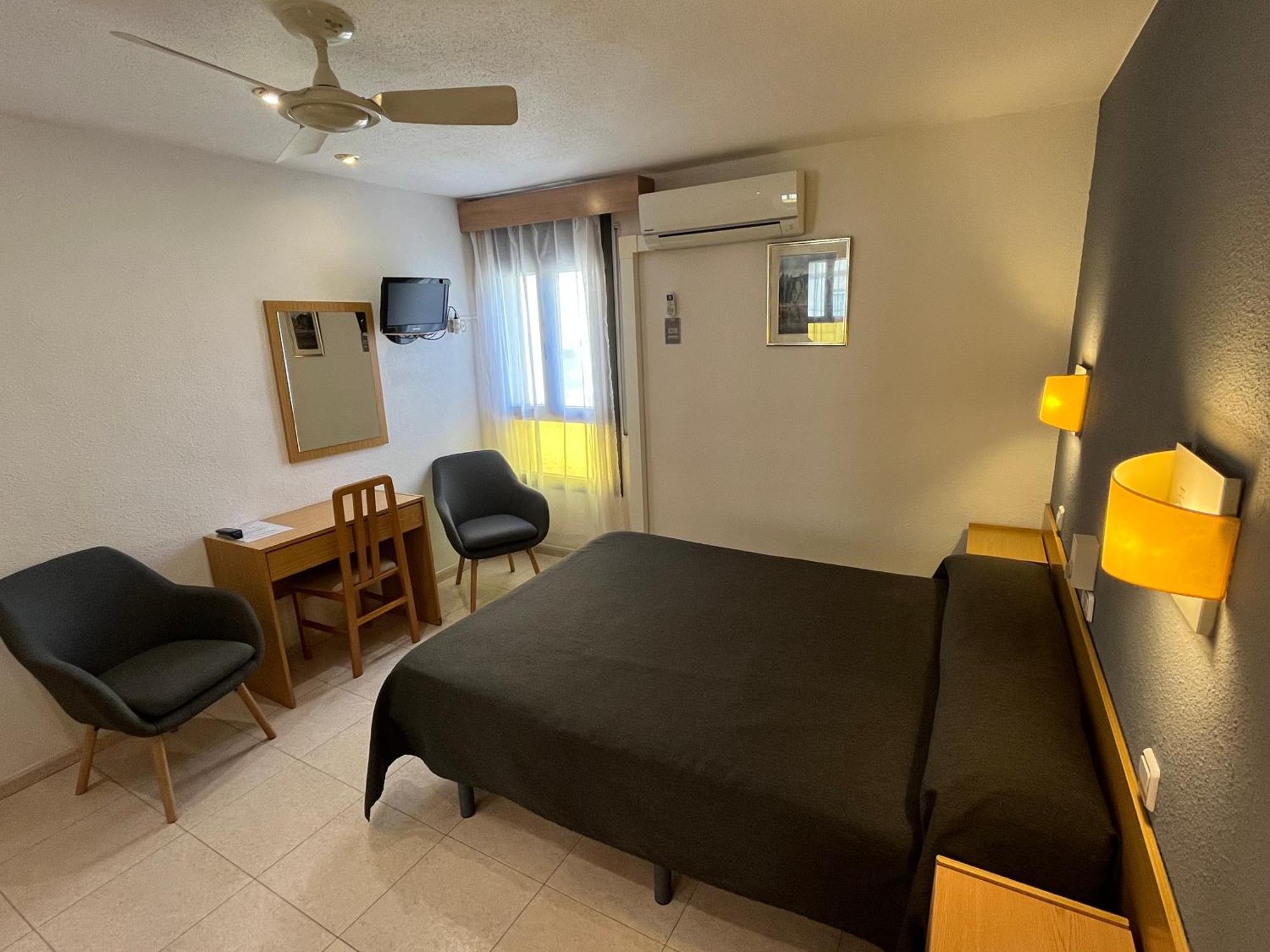 Hostal Tarres Anglés Εξωτερικό φωτογραφία