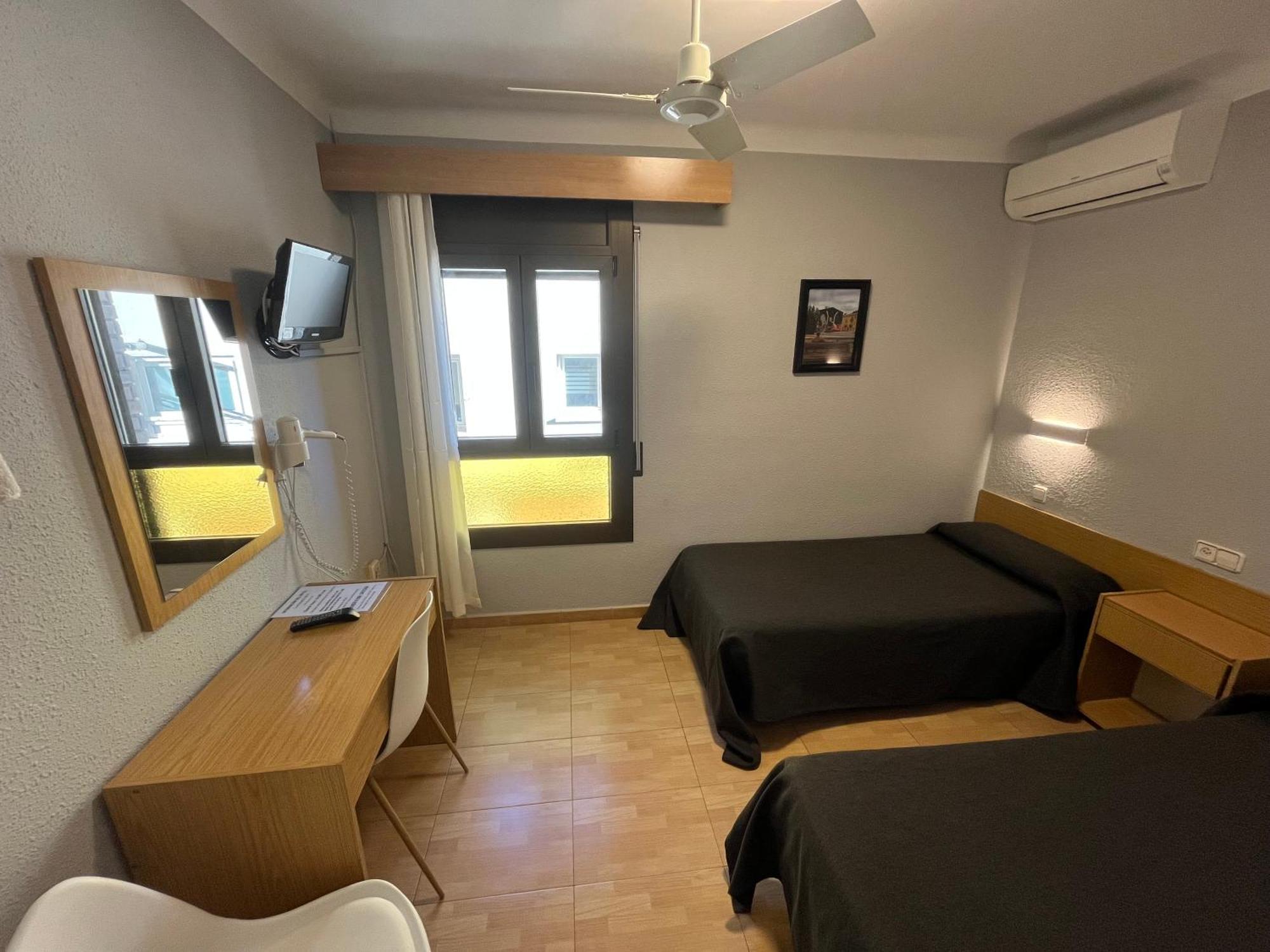 Hostal Tarres Anglés Εξωτερικό φωτογραφία