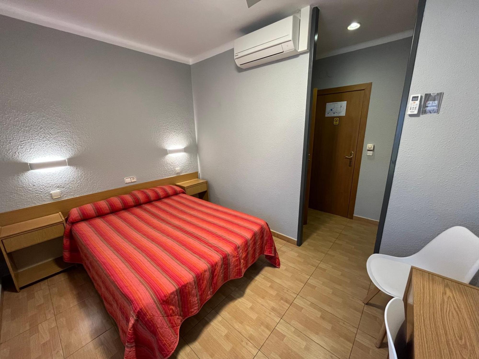Hostal Tarres Anglés Εξωτερικό φωτογραφία