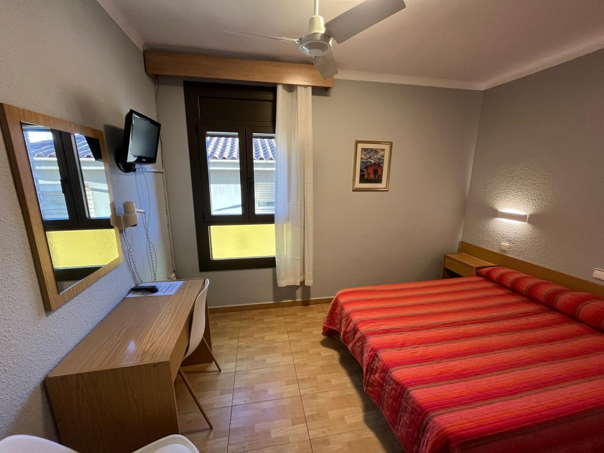 Hostal Tarres Anglés Δωμάτιο φωτογραφία