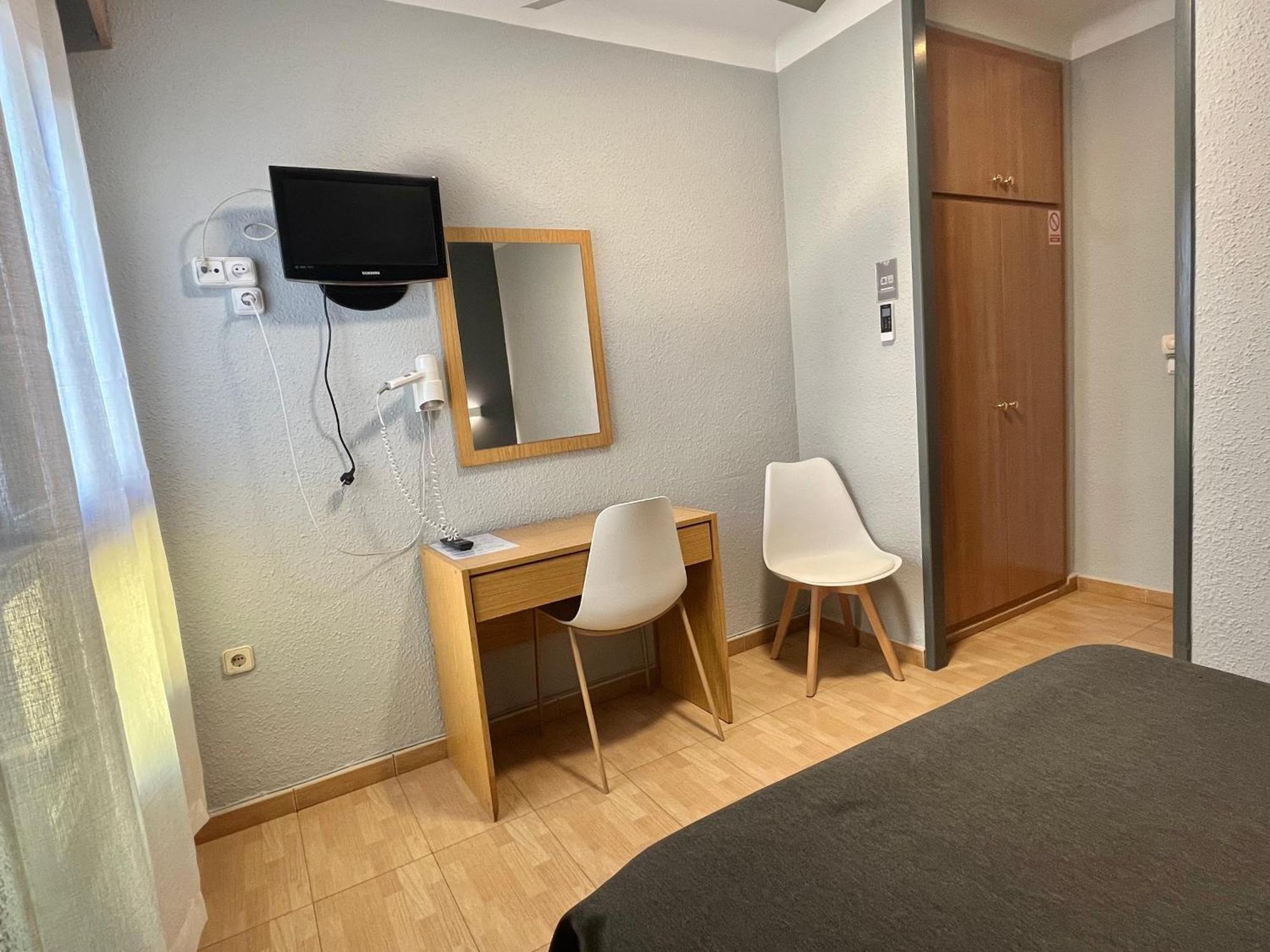 Hostal Tarres Anglés Εξωτερικό φωτογραφία