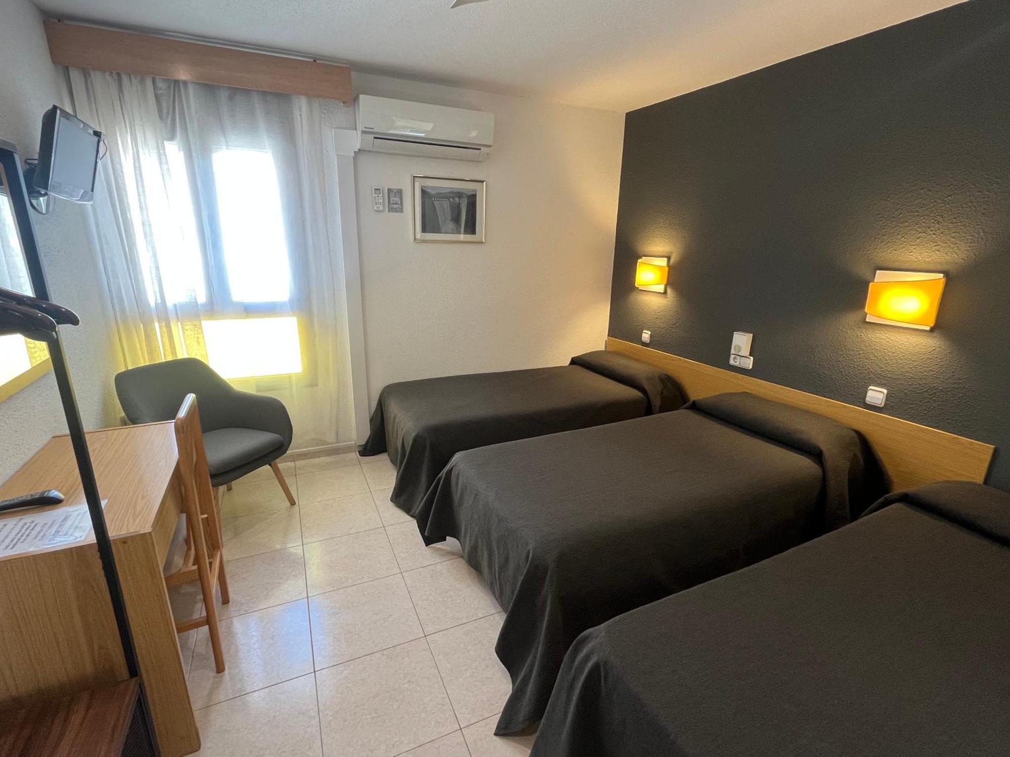 Hostal Tarres Anglés Δωμάτιο φωτογραφία